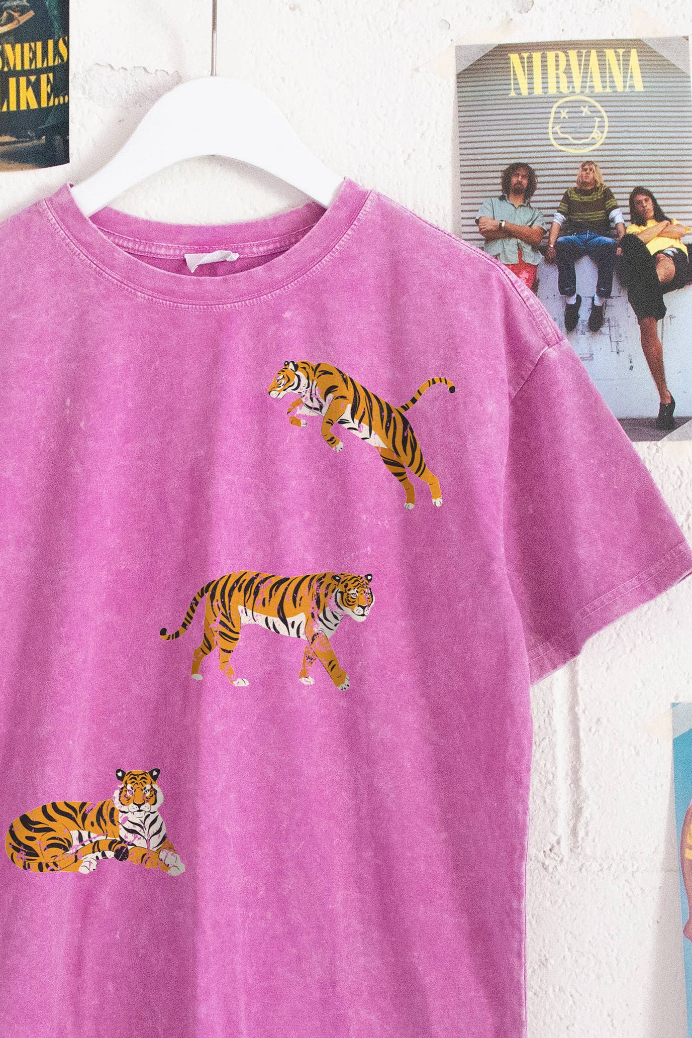 WOMEN'S MINERAL WASHED TIGERS GRAPHIC TEES