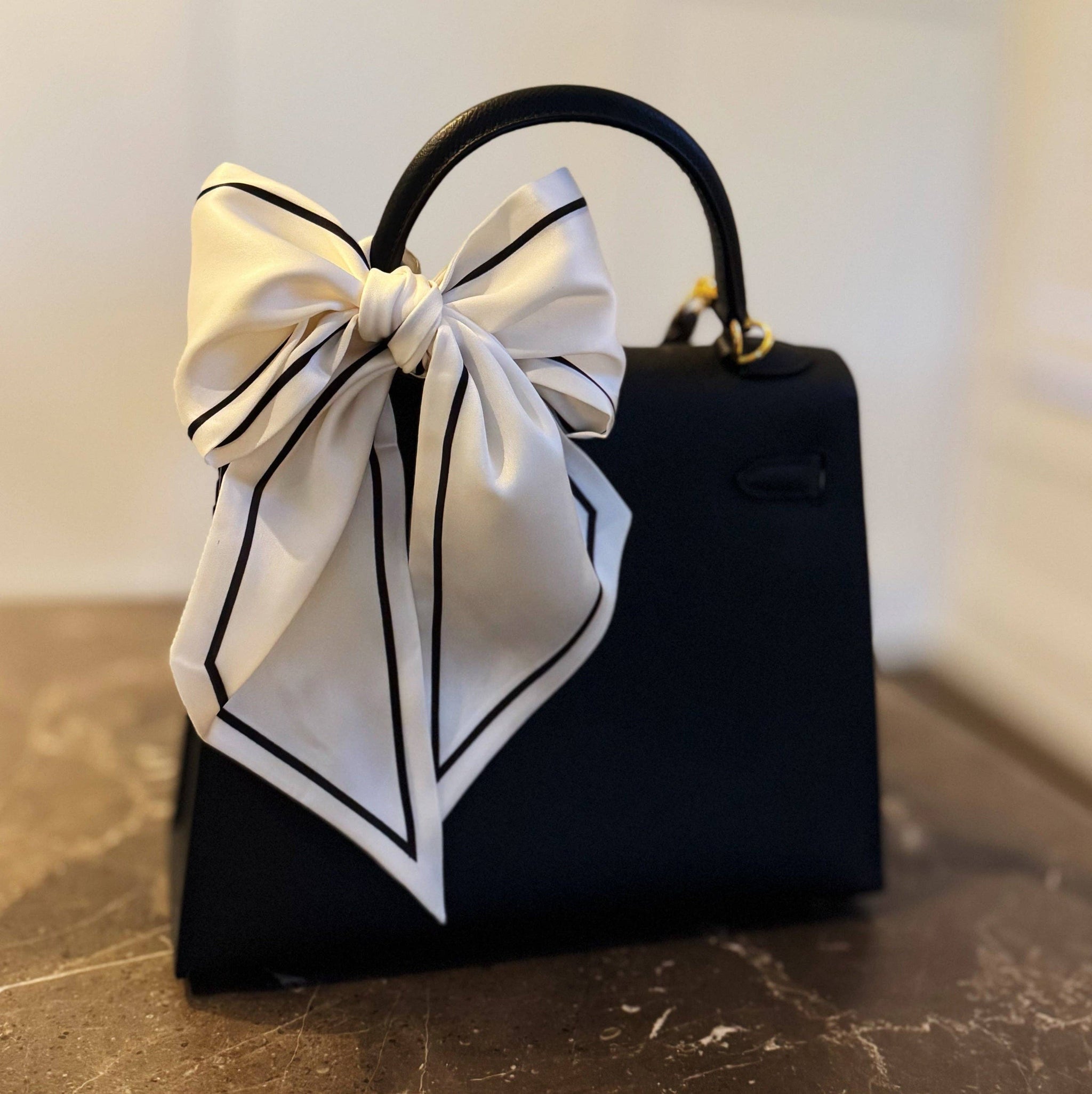 Chic Contrast Edge Ribbon Scarf