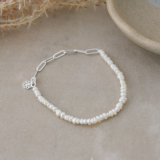 Glee Alyssa White Pearl Bracelet
