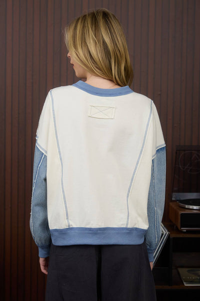 MIX MEDIA DENIM SLEEVE KNIT TOP