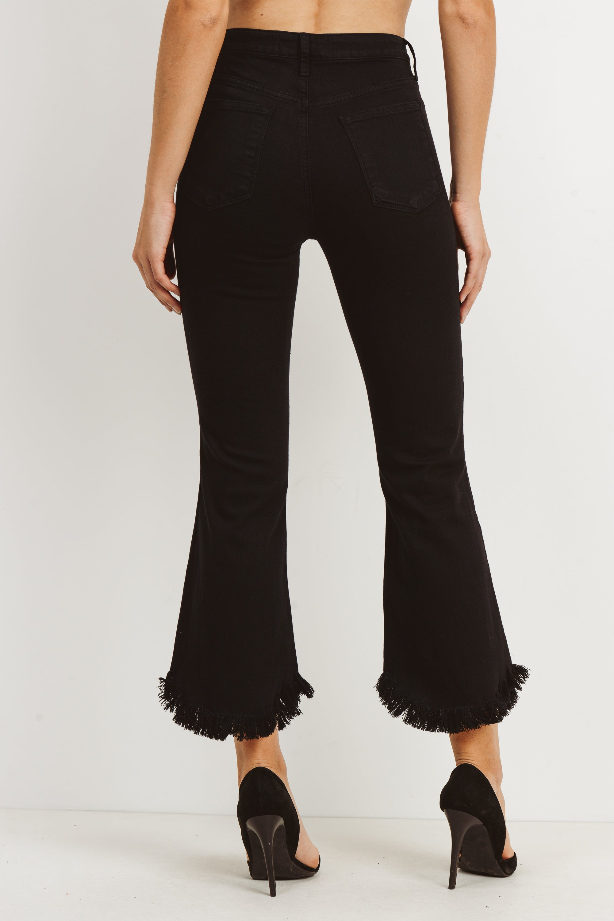 High Rise Skinny Crop Jeans with Curve Frayed Hem