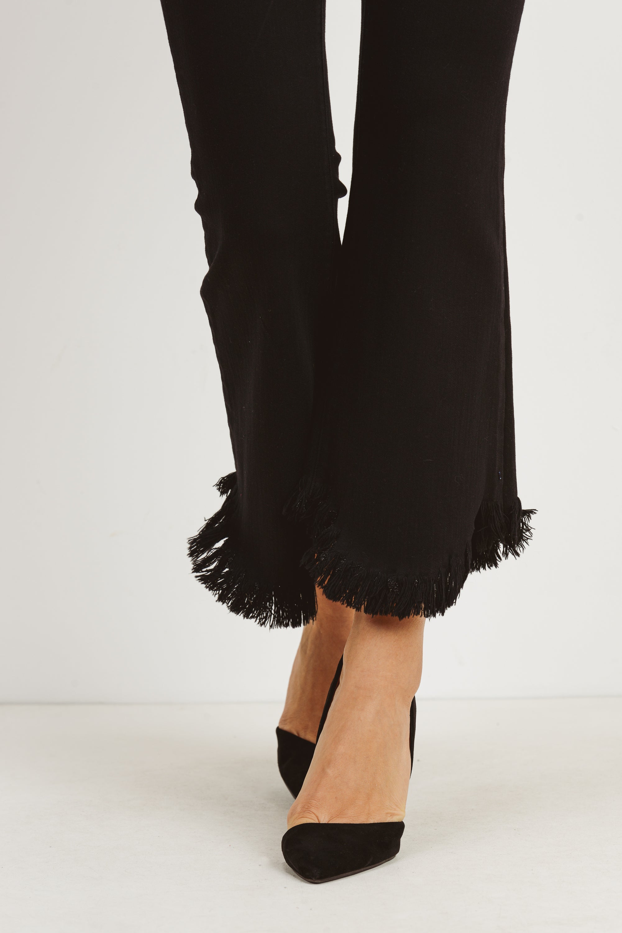 High Rise Skinny Crop Jeans with Curve Frayed Hem